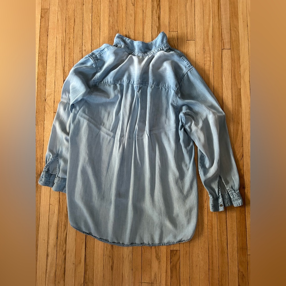 Denver Hayes Women's Light Blue Button Down Shirt - Picture 9 of 10